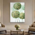 Bloemhoofden in Groen en Goud, Bloemen & Stilleven schilderij aan de muur in interieur