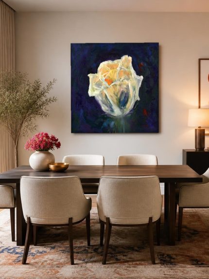 Roos in het duister, Bloemen & Stilleven schilderij aan de muur in interieur