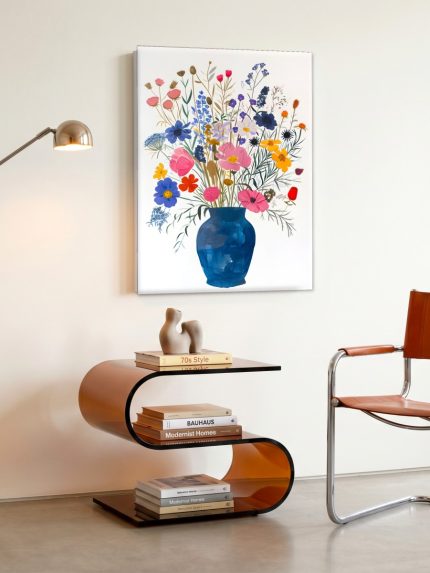 Weelderig Boeket in Blauwe Vaas, Bloemen & Stilleven schilderij aan de muur in interieur