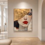 Vrouw met Gouden Blik, Mensen & Portretten schilderij aan de muur in interieur
