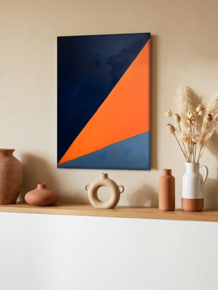 Scherpe Snede in Oranje, Abstract & Modern schilderij aan de muur in interieur