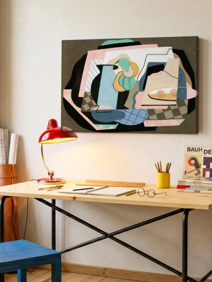 Kubistisch Stilleven (naar Valmier), Bloemen & Stilleven schilderij aan de muur in interieur