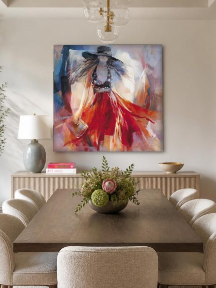 Vrouw in Rode Jurk met Hoed, Mensen & Portretten schilderij aan de muur in interieur
